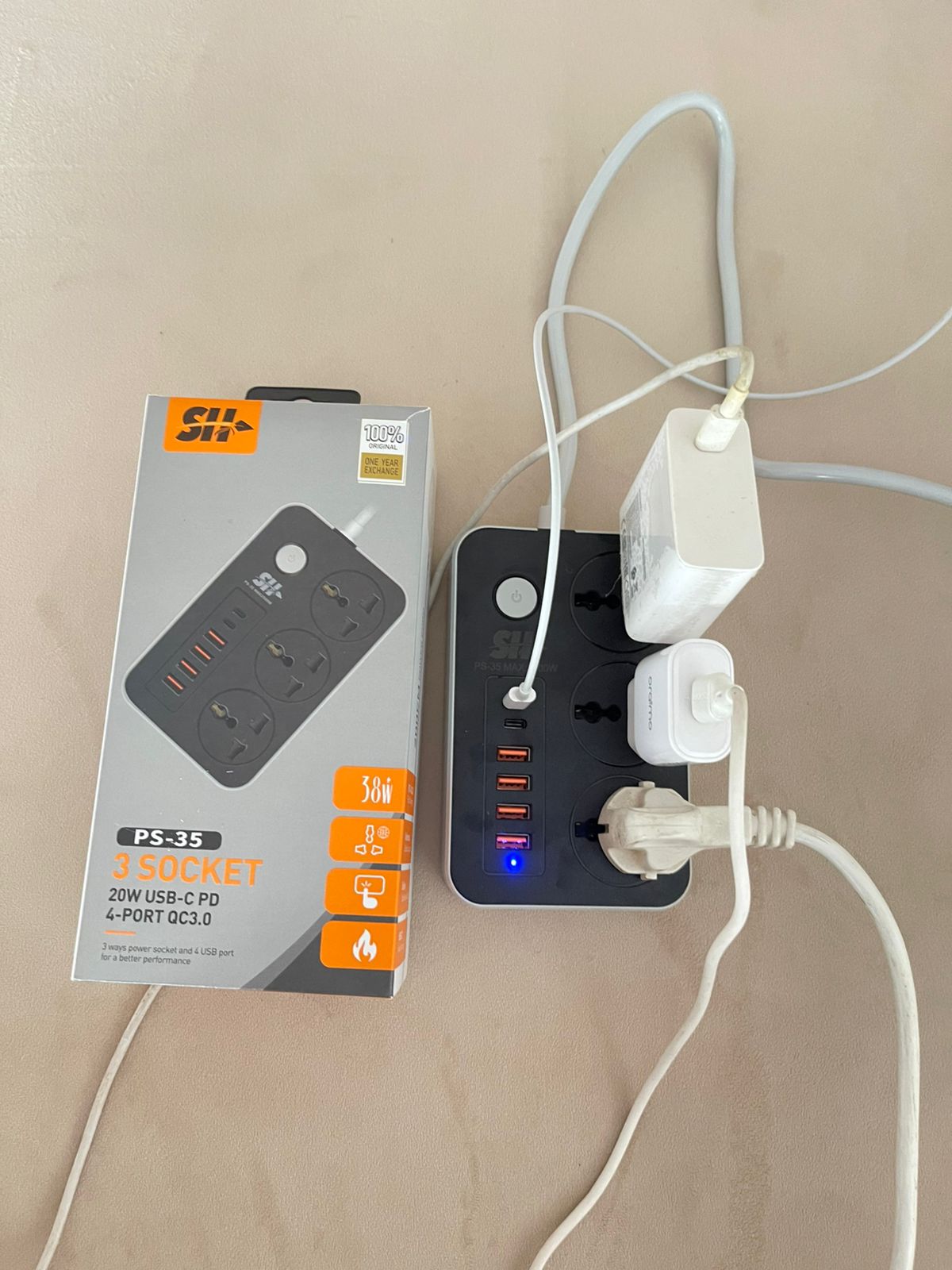 Multiprise universelle SH — 3 prises secteur, 4 ports USB, puissance 2500W